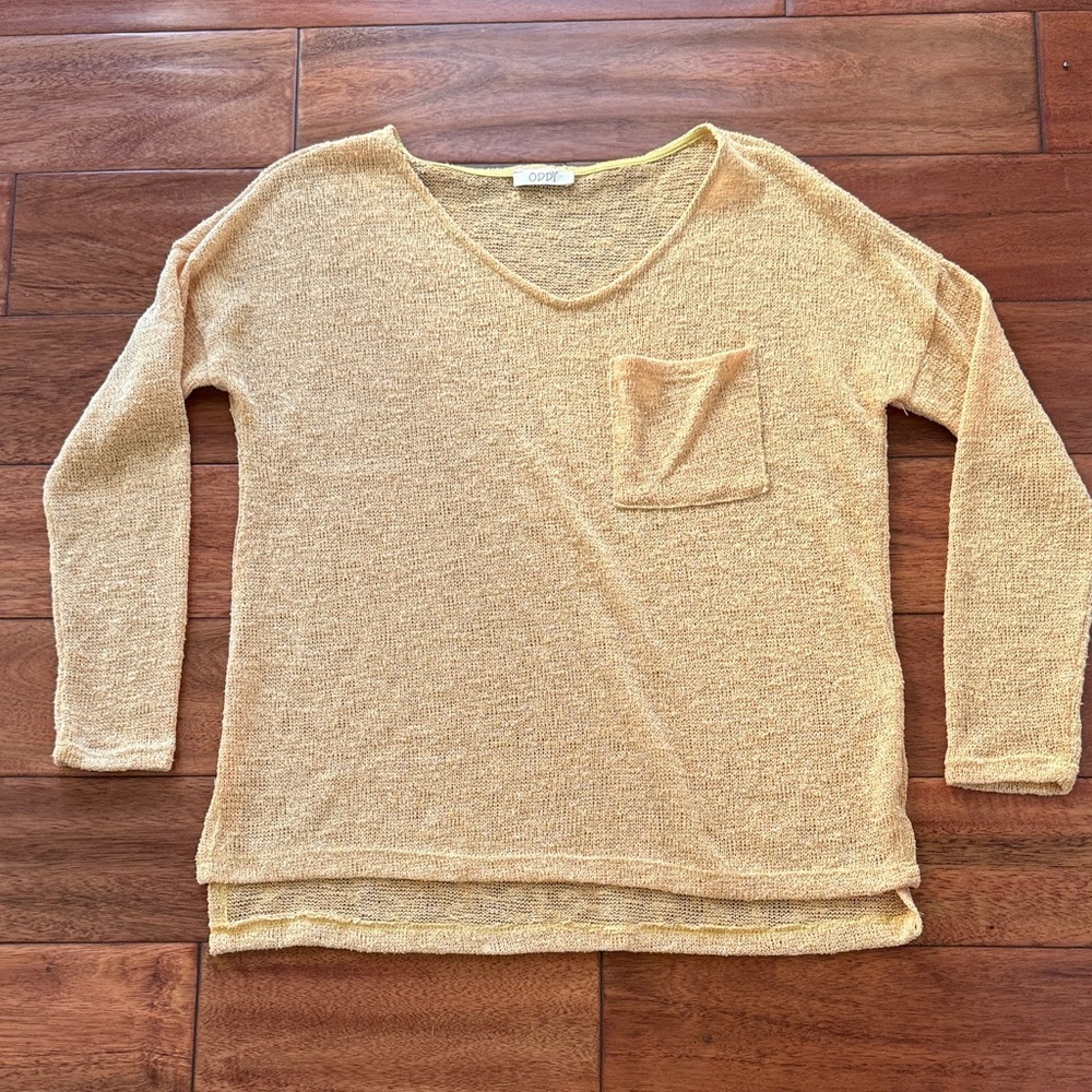 Oddy V-Neck Sweater in Mustard Size Small
